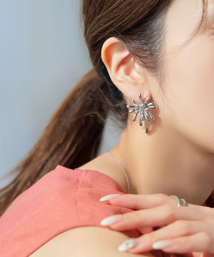 ピアス サージカルステンレス 花 モチーフ レディース アクセサリー アクセ 金アレ 水濡れ フラワー ニュアンス 錆びにくい イージーケア 変色しにくい 金属 | HUG.U | 01