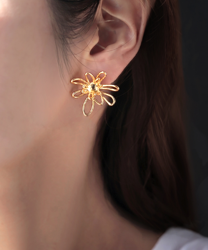 ピアス 花 モチーフ デザイン アクセサリー レディース アクセ 大ぶり 大きめ 花びら フラワー ぷっくり おしゃれ きれいめ ニュアンス シルバーアクセサリー | HUG.U | 02