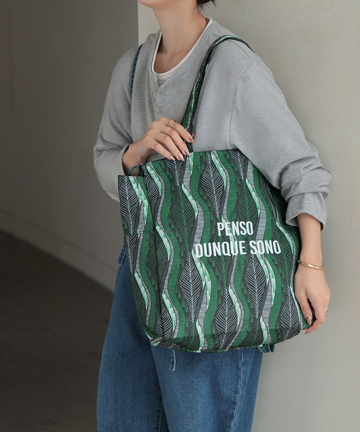 トート 大容量 軽量 A4 サイズ レディース トートバッグ かばん カバン 鞄 レディースバッグ 肩掛け 巾着 ドロスト ポケット ロゴ 刺繍 総柄 | HUG.U | 02