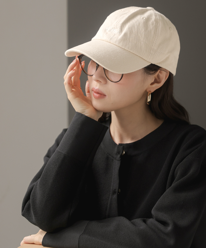 キャップ 小顔 深め 綿100 柔らかい レディース 帽子 ぼうし ベースボールキャップ ロゴ ワンポイント サイズ調節 アジャスター コットン100 ツイル | HUG.U | 01