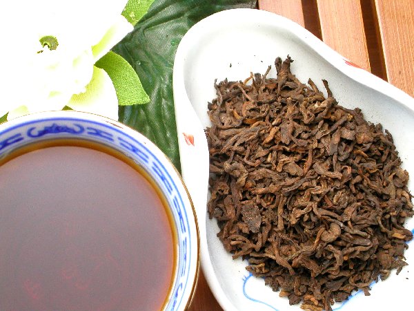 雲南七子餅茶（プーアル生茶2003年産）