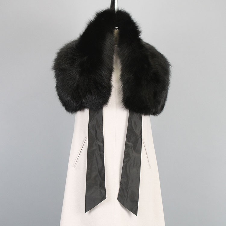 極美品☆フェラガモ　ファーマフラー ガンチーニチャーム　フォックス　ティペット黒 極美品☆フェラガモファーマフラー ガンチーニチャームフォックスティ