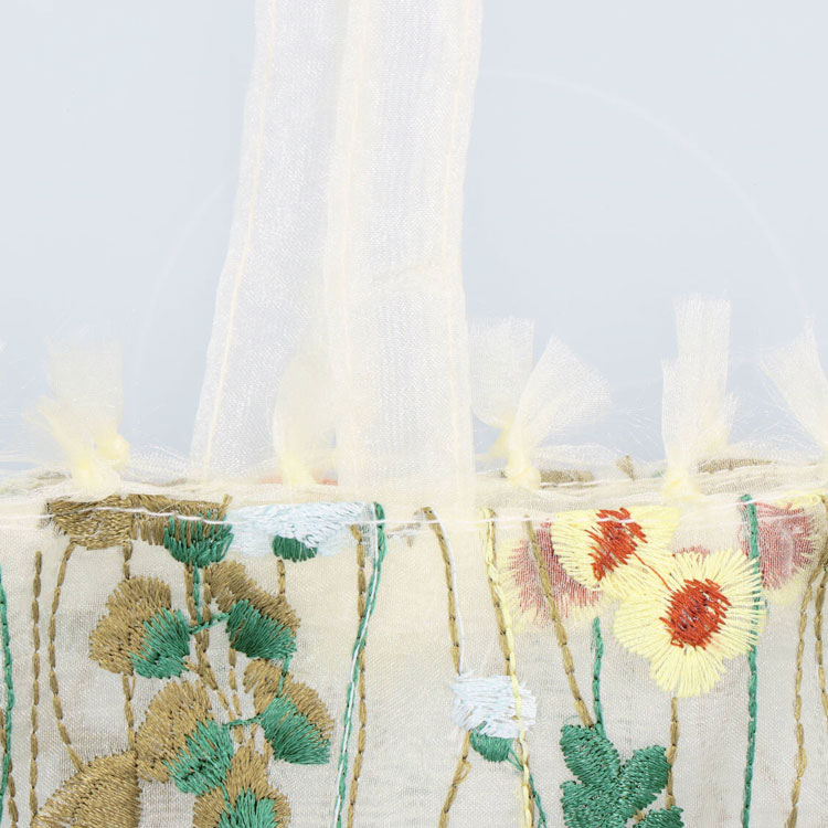 折り畳みカン付き　青いことりさんとお花いっぱいのポーチバック　手刺繍ハンドメイド 折り畳みカン付き 青いことりさんとお花いっぱいのポーチバック