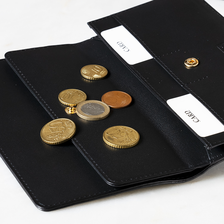 アトリエアクナスATELIER ガルーシャ　エイ　キルティング　ラウンド　長財布 アトリエアクナスATELIER ガルーシャ エイ キルティング ラウンド 長