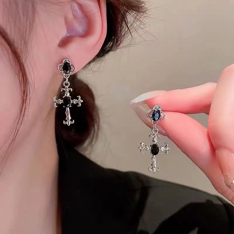 ピアス ブラックストーンクロスデザインスタッドピアス 新発売セール