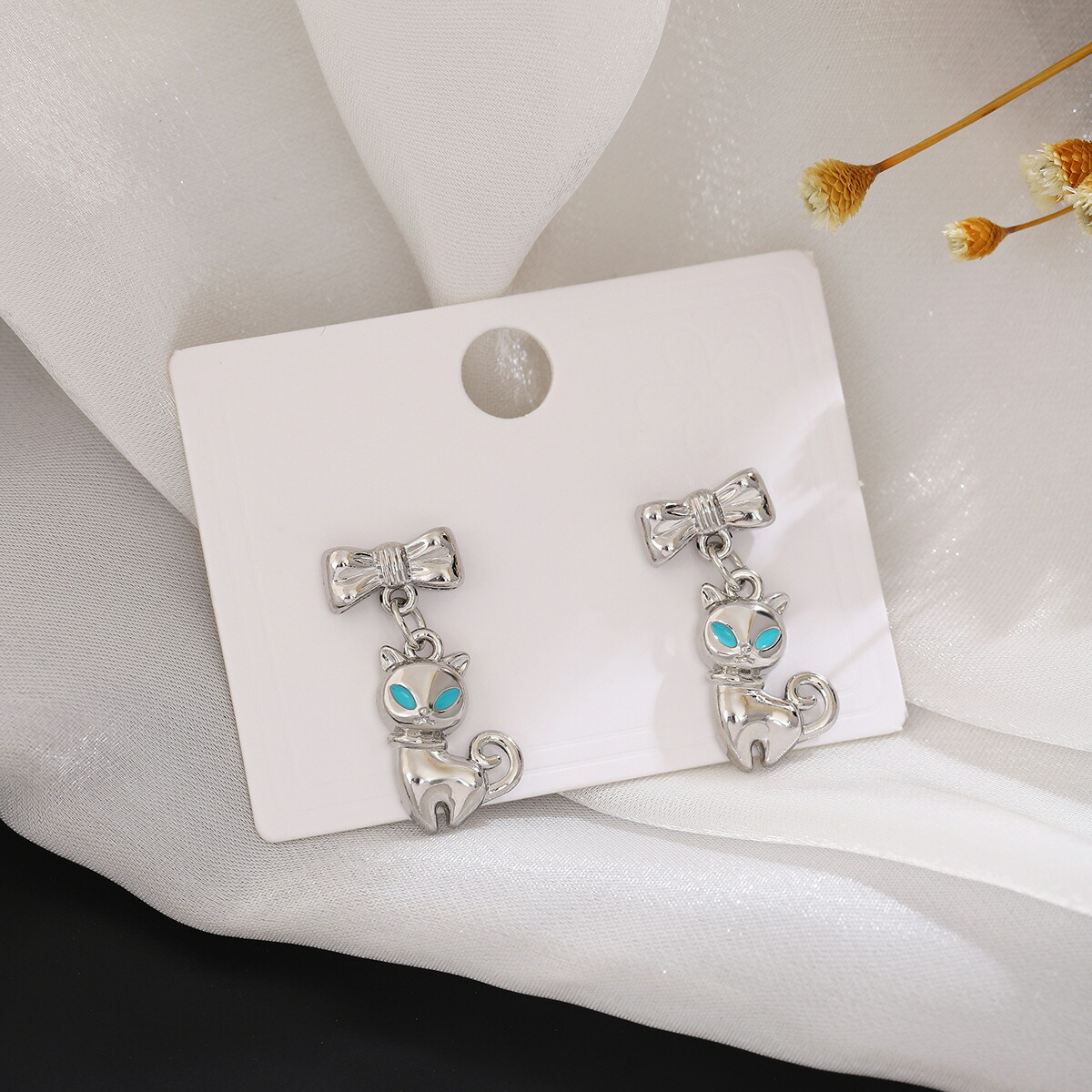 ピアス リボンと猫の揺れるピアス 新発売セール 猫グッズ ねこ ネコ