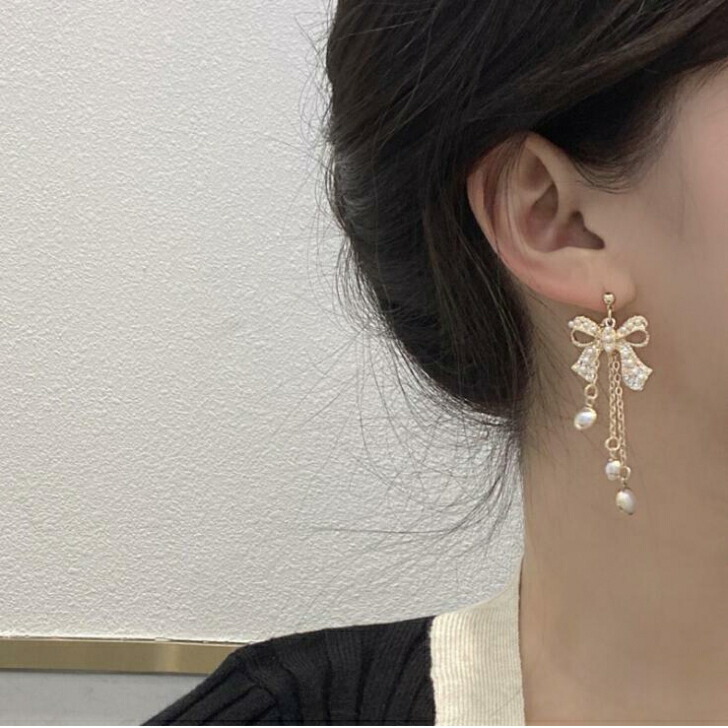 ピアス パールデザインメタルリボントリプルチェーンイヤリング