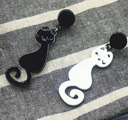 イヤリング オセロキャットアシンメトリーピアス かわいい 猫ちゃん