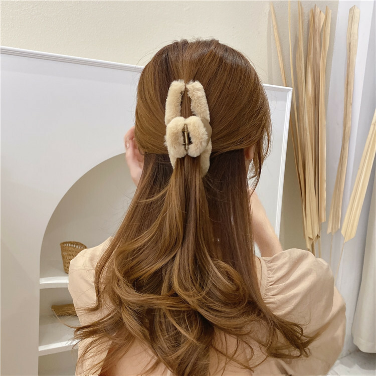 ヘアクリップ フェイクファーハートトップバンスクリップ おとな