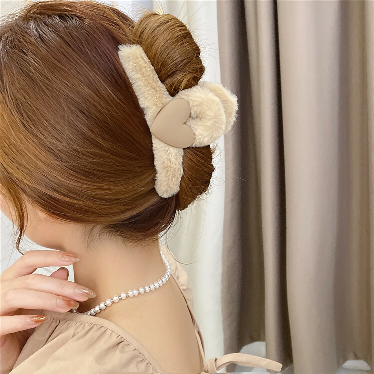 ヘアクリップ フェイクファーハートトップバンスクリップ おとな