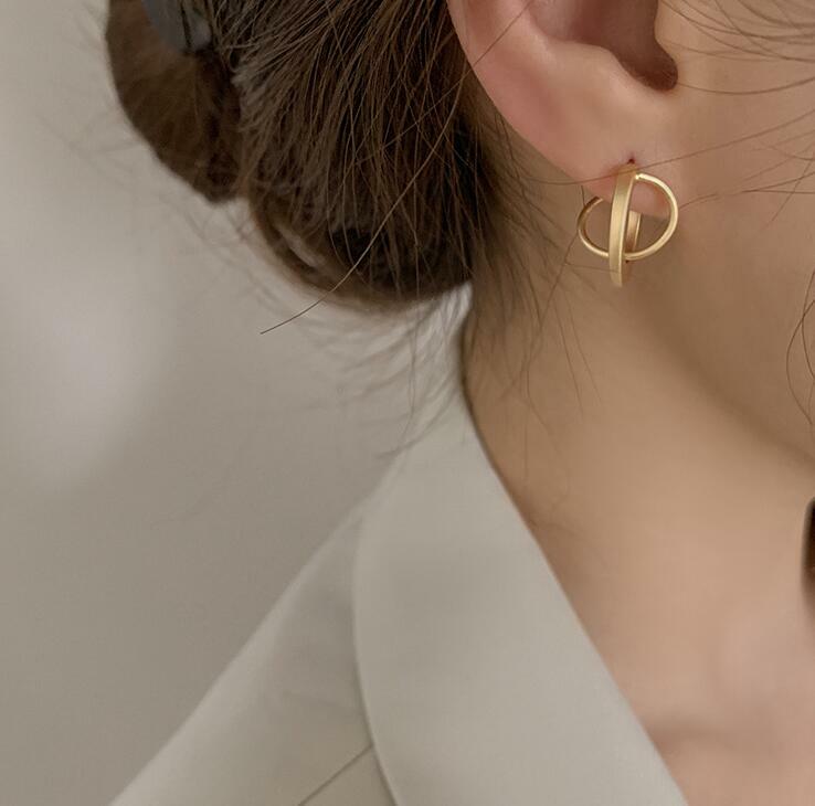 ピアス つや消しゴールドメタルデザインピアス 大人 かわいい