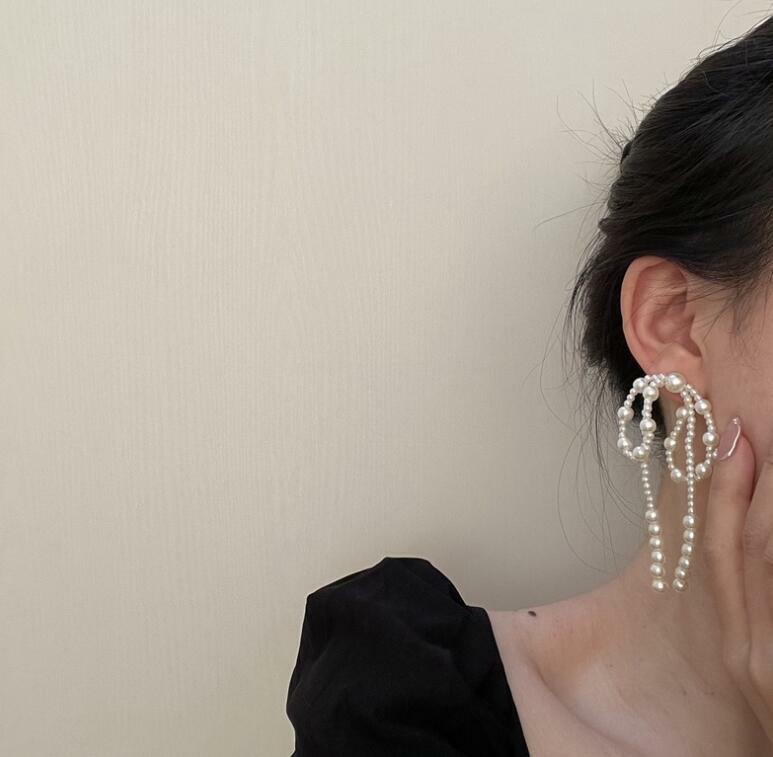 ピアス ホワイトビーズテグスリボンピアス おとな かわいい パーティー