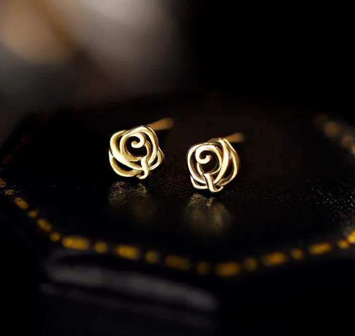 ピアス マイクロミニフラワーデザインピアス おとな かわいい ミニ