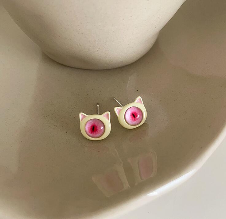 ピアス リアル猫目ピアス 送料無料 ねこ キャッツアイ ピンク