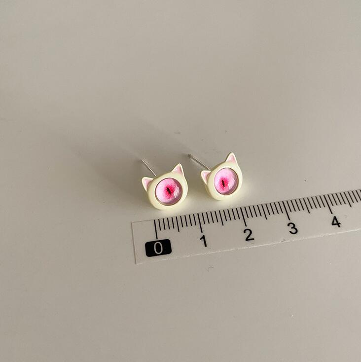 ピアス リアル猫目ピアス 送料無料 ねこ キャッツアイ ピンク