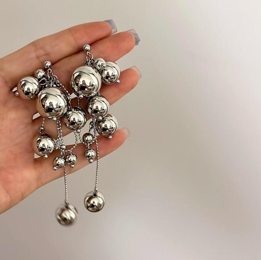 ピアス シルバーボールロングチェーンピアス 送料無料 おとな かわいい