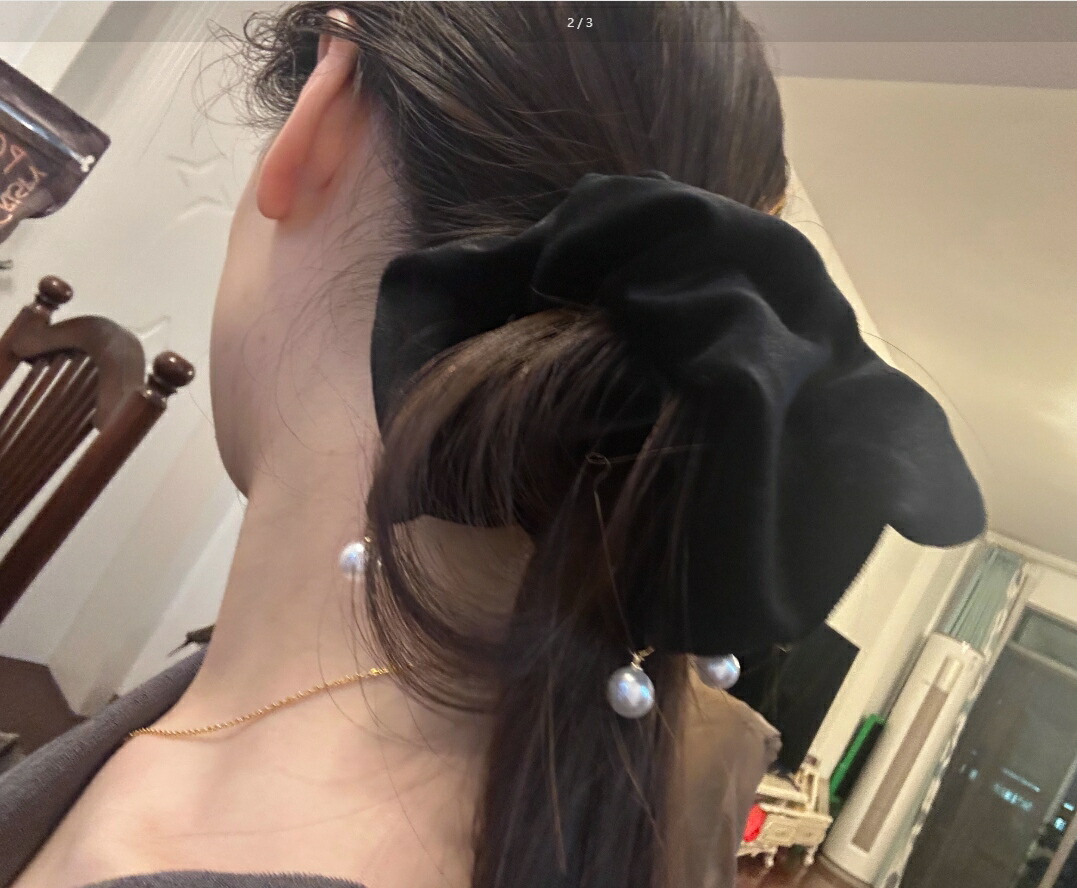 シュシュ ビッグスクエアパールチャームベルベットシュシュ 新発売