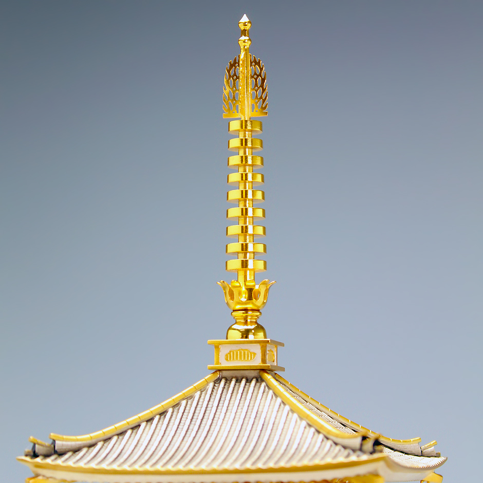 五重塔を彫ったガラス工芸品 0200f.jpg