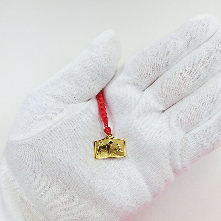 根付 戌 絵馬型｜18金製アクセサリー : HIKARI GALLERYヤフー店