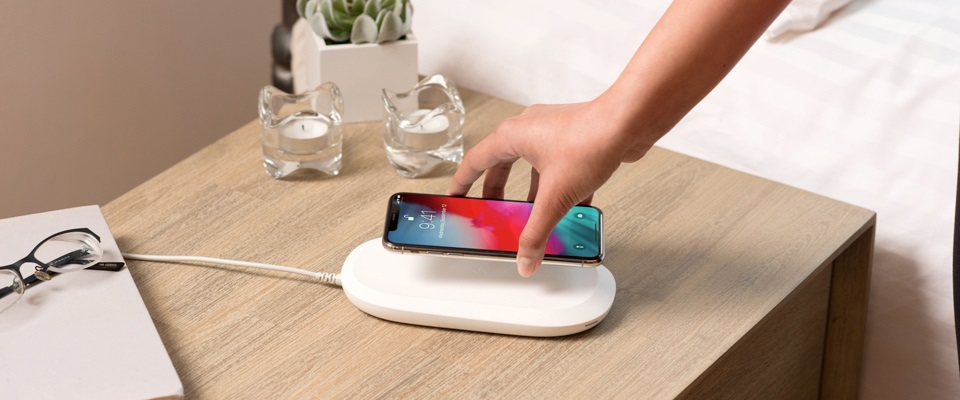 サンディスク株式会社 docomo select iXpand ワイヤレス充電器