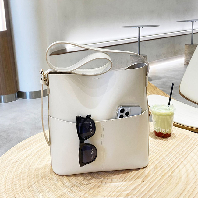 ショルダーバッグ PU レディース 大容量 軽量 トートバッグ 斜めがけ