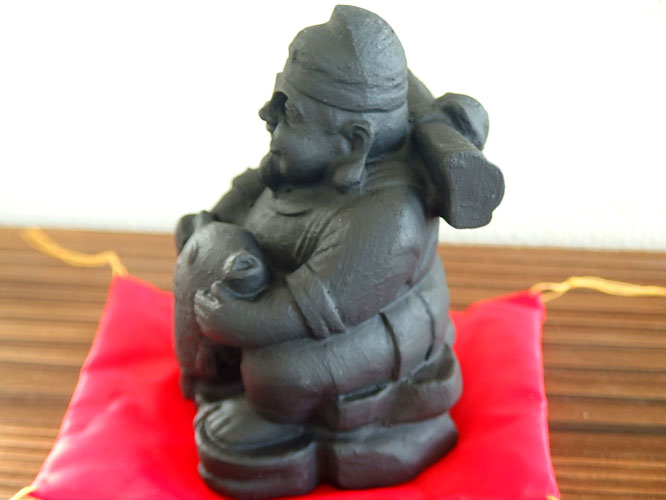 生活応援価格！横浜炭物語 恵比寿様 置物 オブジェ インテリア 消臭(お