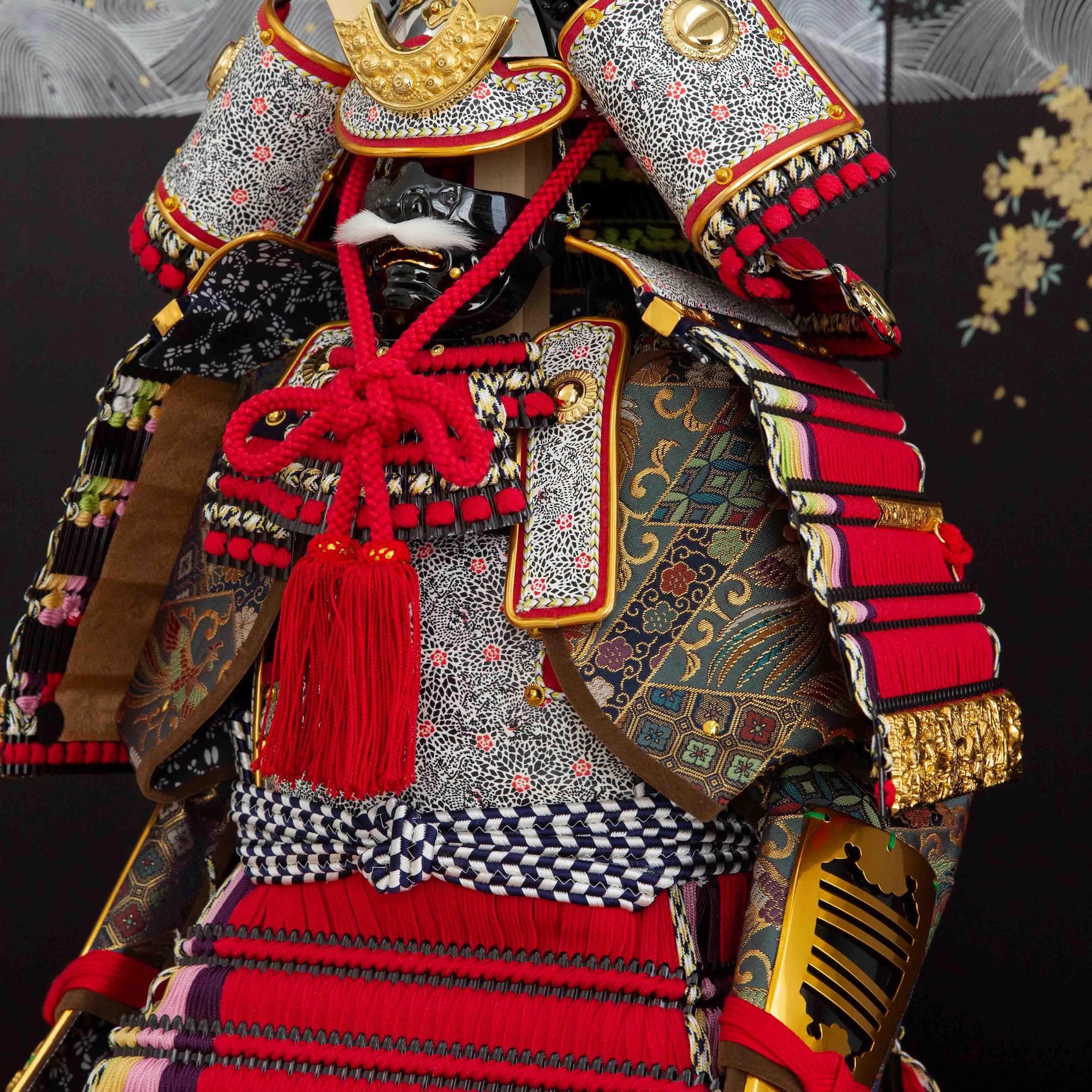 鎧飾り 12号 赤糸威褄取大鎧 貫前神社鍬形 : 人形の館石倉 - 通販