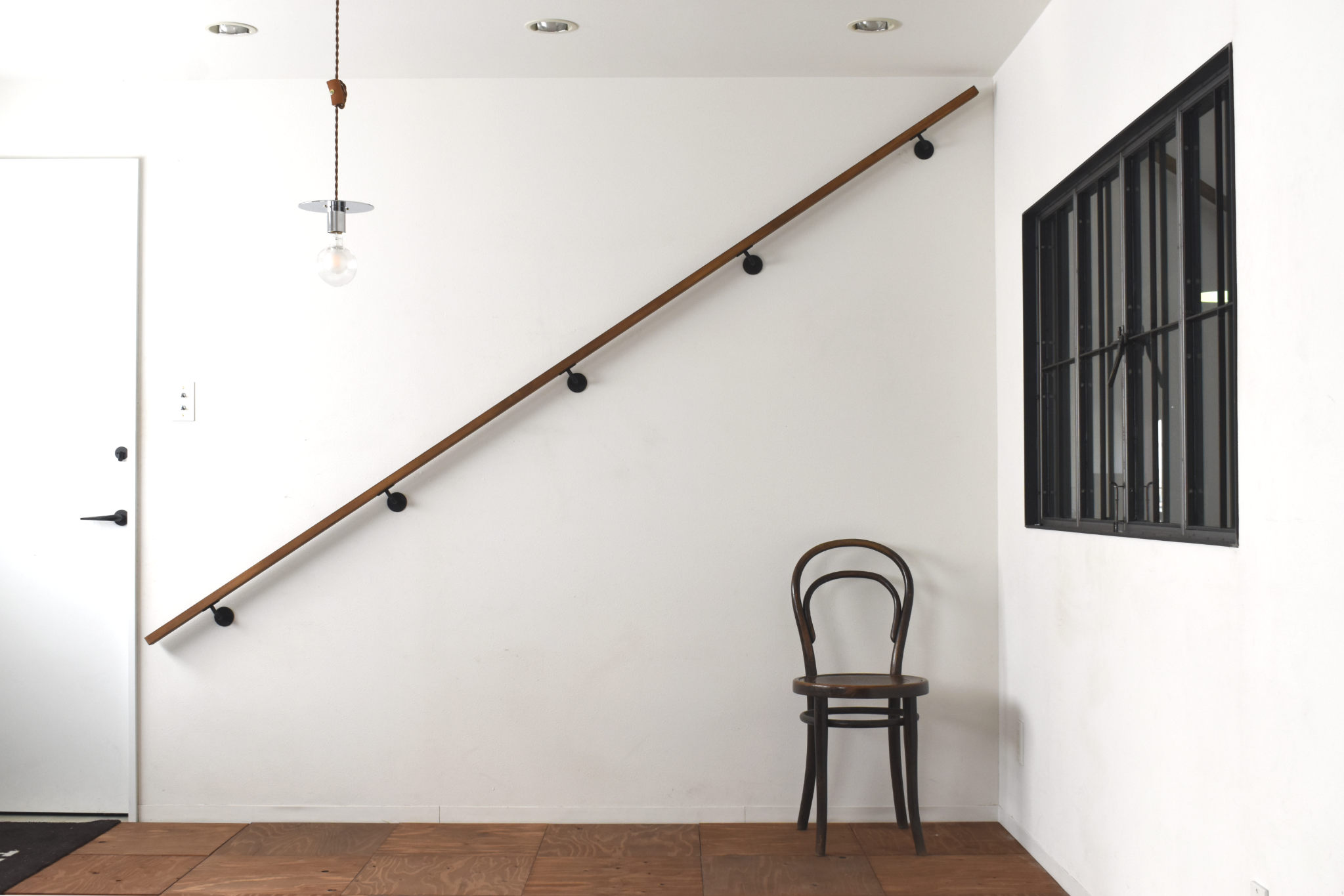 ブラウン　手すり　壁取り付け式　約68㎝　木製　3本セット 3m 木製階段手すりブラウン＋ブラケット アイアン 黒 白 ヒノキ