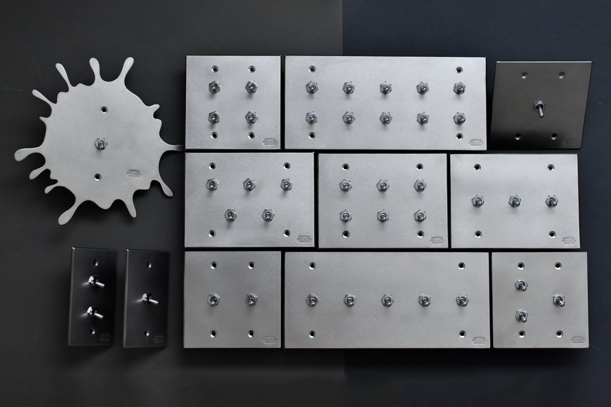 ２口　トグル　スイッチ　カバー　プレート　貴重　アイアン