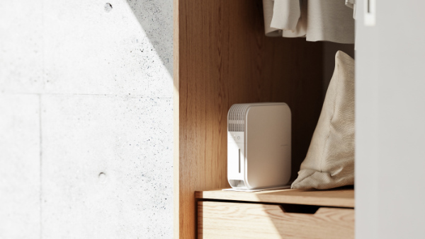 新しいエルメス コンパクト 小型 湿気 除湿器 ペルチェ式 除湿機 クローゼット用除湿機 Amadana クローゼットや押し入れの除湿に最適な小型ペルチェ式除湿機 スリム 湿気対策 クローゼット用 押入れ 除湿 除湿機 Albinofoundation Org