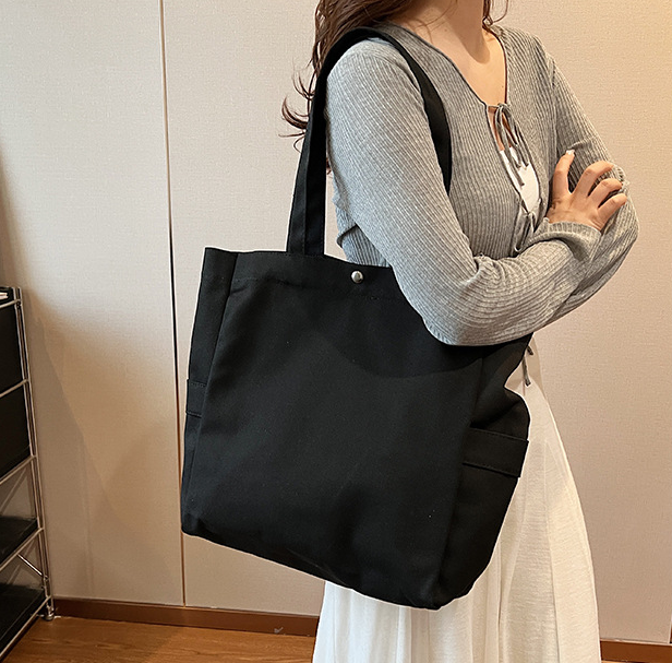 トートバッグ レディース キャンバス 大容量 軽量 帆布 大きめ a4 無地 肩掛け 通勤 通学 マザーズバッグ 旅行 スナップ留め |  | 02