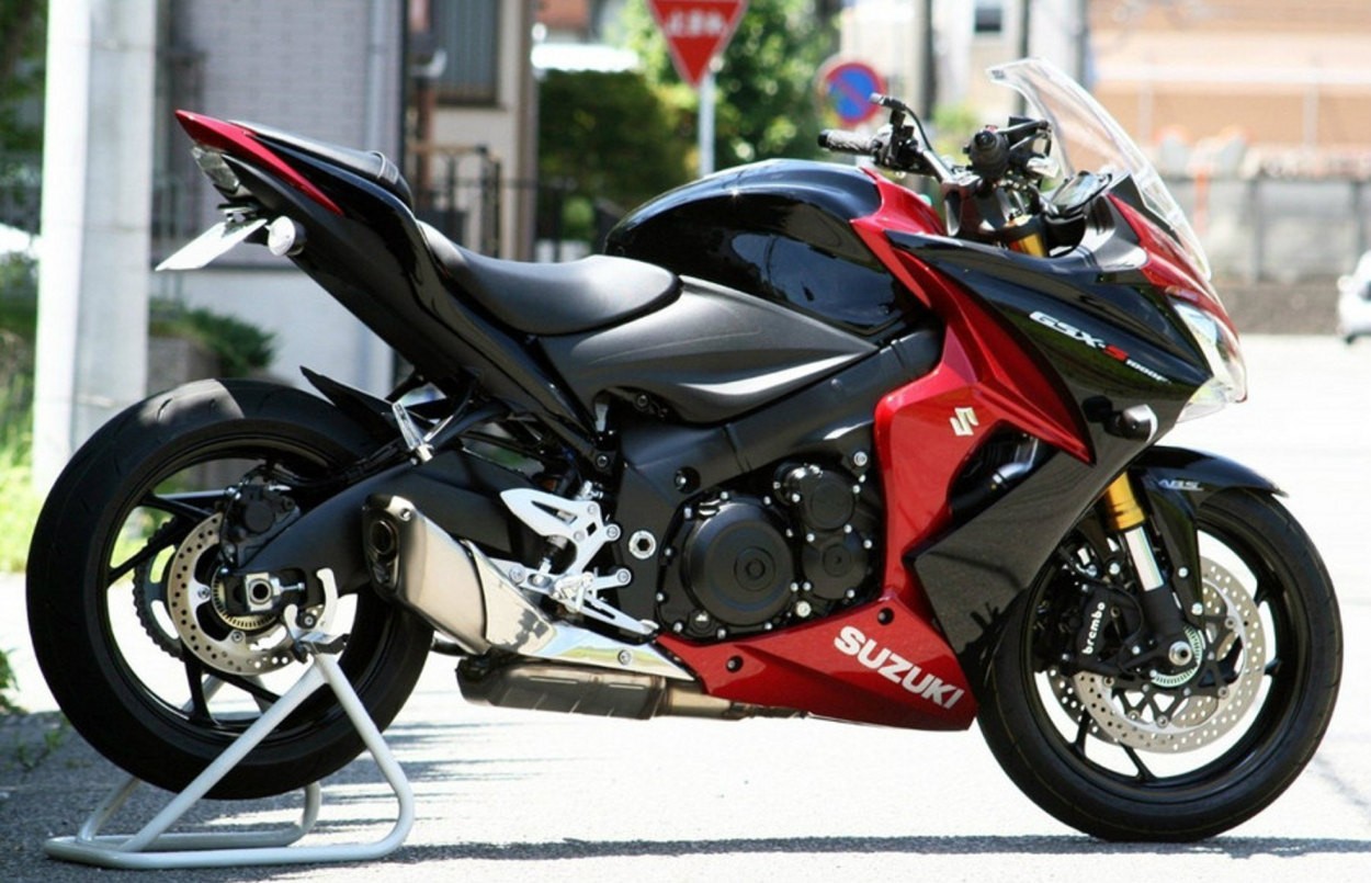 リア周りをかっこよくシャープに！GSX-S1000/Fフェンダーレス｜AxxL