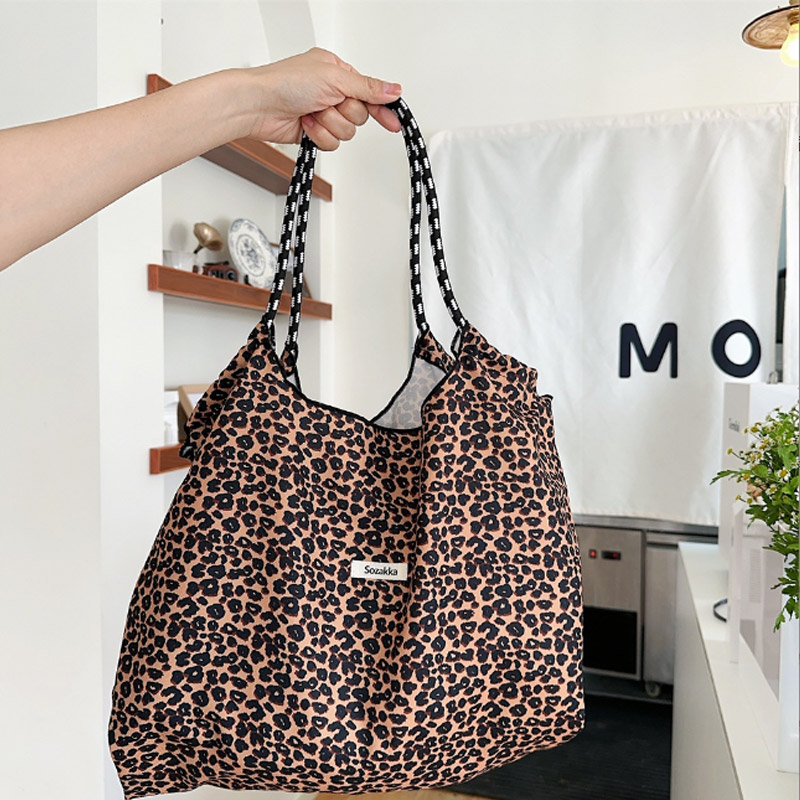 トートバッグ ヒョウ柄 レディース メンズ おしゃれ 20代 キャンバス 大きめ ブランド かわいい 軽量 ランチバッグ | ブランド登録なし | 02