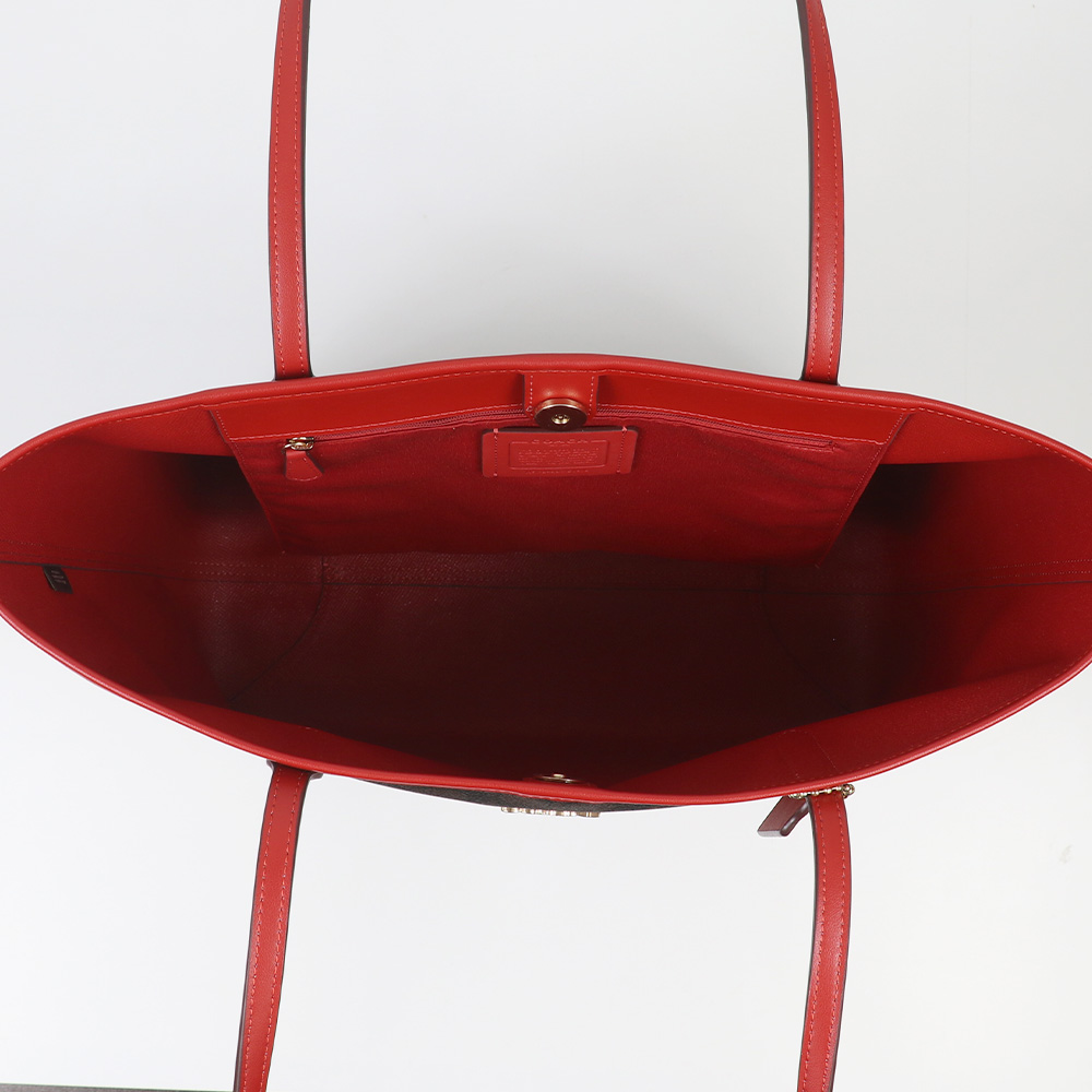 【極美品】コーチ バッグパック　リビングトン A4収納 大容量 PVCレザー ピンク 【公式】COACH – コーチ A4対応バッグ レディース