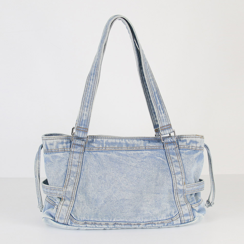 Matin Kim デニムボディバッグ　ムーン　クレセント　ショルダー　半月型 新品】Matinkim デニム ムーン クレセントワンショルダーバッグ