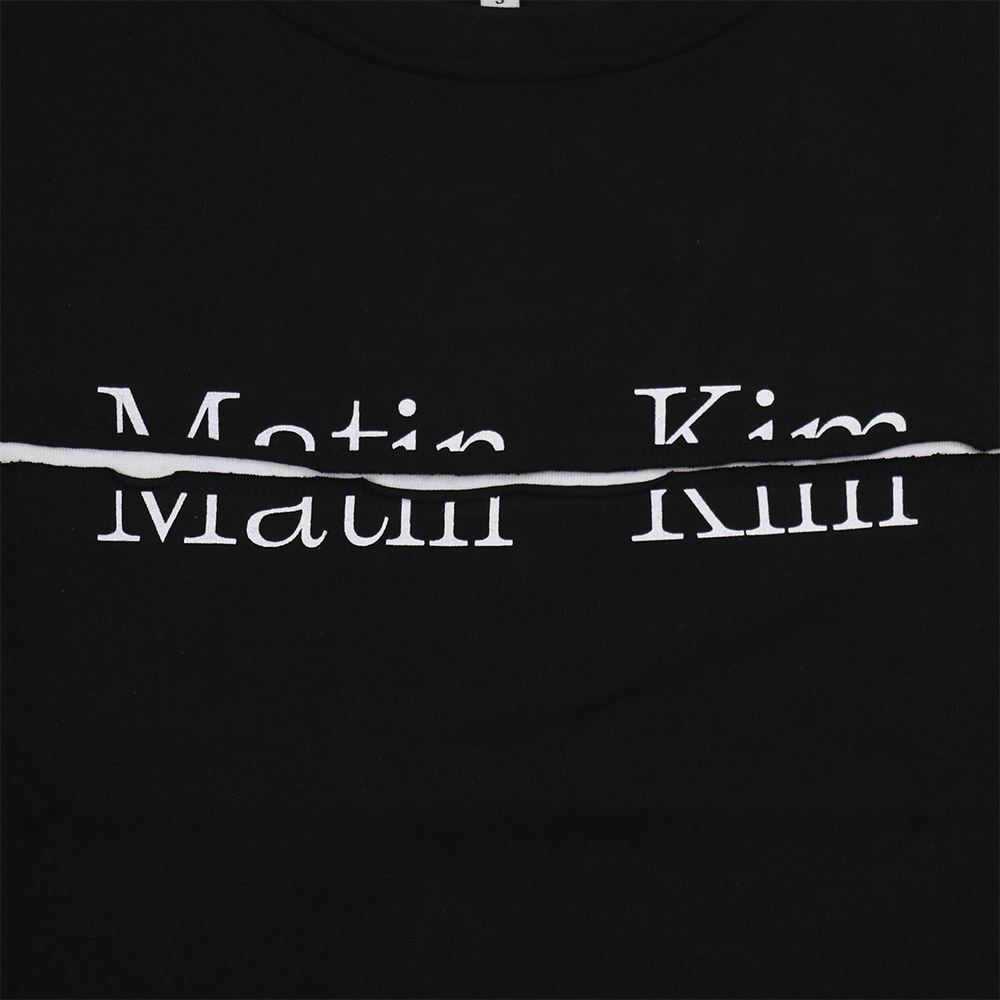 Matin Kim マーティンキム クロップド Tシャツ ロゴ ブラック マーティンキム Matin Kim Tシャツ LOGO CUTTED CROP TOP BLACK