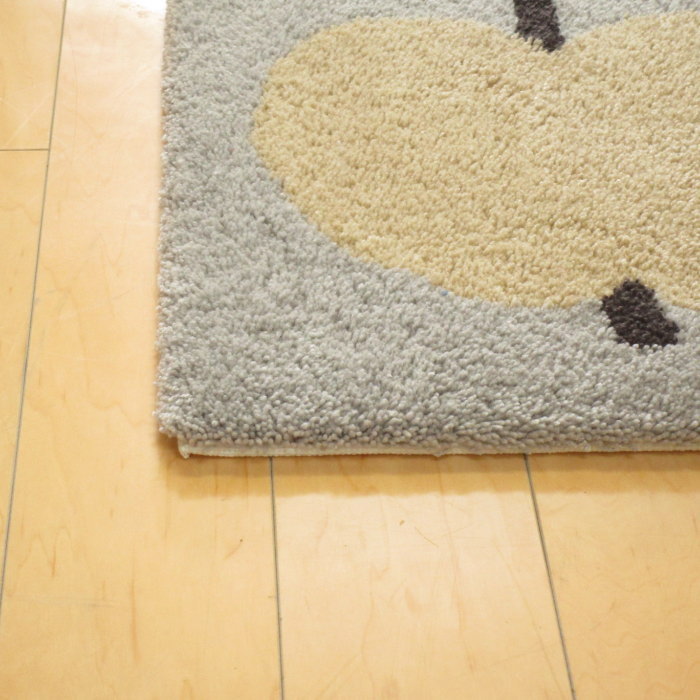 玄関マット 室内 北欧 かわいい 洗える 45×70cm フィンレイソン『OMPPU/オンップ』 リンゴ グレー/ネイビー/アイボリー  :JB1801:プロヴァンスの風 Yahoo!店 - 通販 - Yahoo!ショッピング