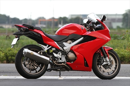 VFR800F アールズギアワイバン スリップオンマフラー 81RnlAhd7PL._AC_SY200_QL15_.jpg