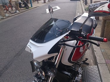 汎用ハーフカウル　スクリーン付き 受注生産納期3ヶ月 キャンペーン参加で特典 侍巧房 汎用 カーボン