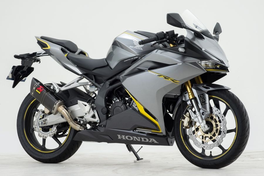HONDA CBR250RR アクラポビッチ スリップオン　マフラー AKRAPOVIC アクラポビッチ JMCA仕様 スリップオンラインマフラー