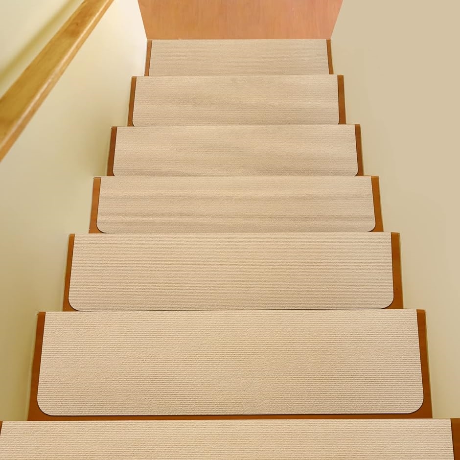 吸着階段マット 階段用ステップマット 滑り止め付き 階段カーペット 洗濯機 丸洗える MDM( ベージュ,  70x22cmx15枚入り)｜horikku