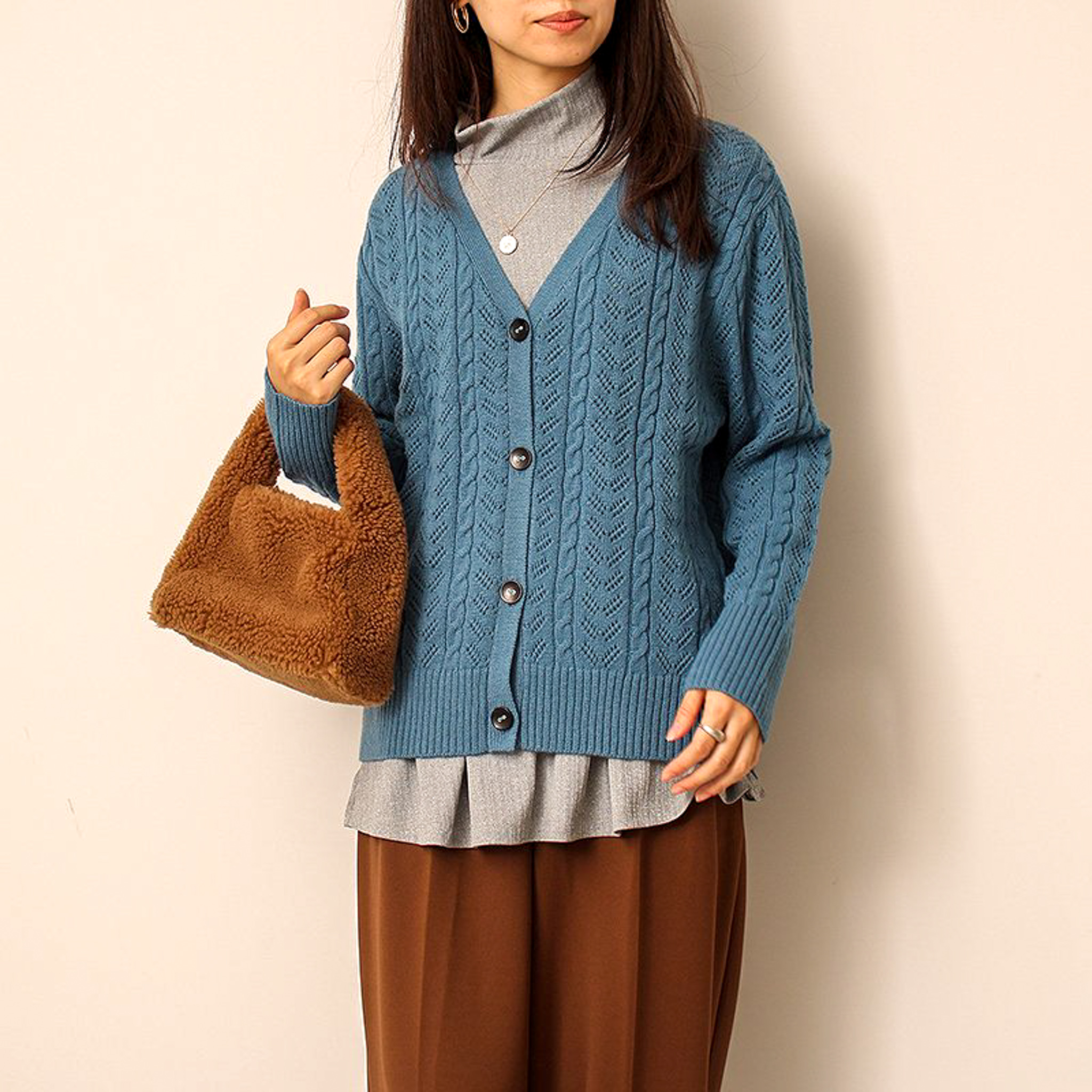 MB mint breeze（エムビーミントブリーズ） セール 透かし柄 Vネック