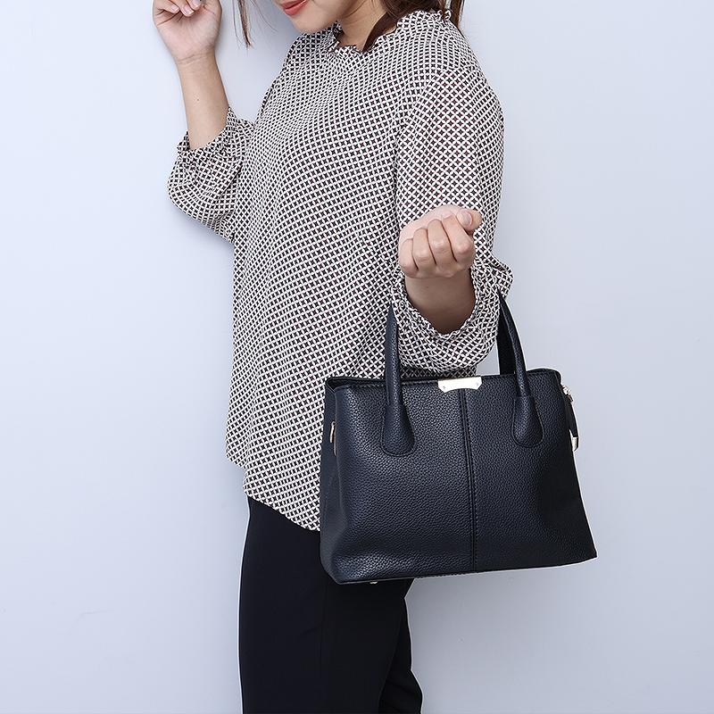 MB mint breeze L〜5L 幾何柄 フリルネックブラウス 大きい