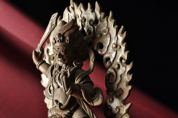 不動明王 銅造彫金仕上げ 一点もの : 仏像仏画チベット美術卸の天竺堂