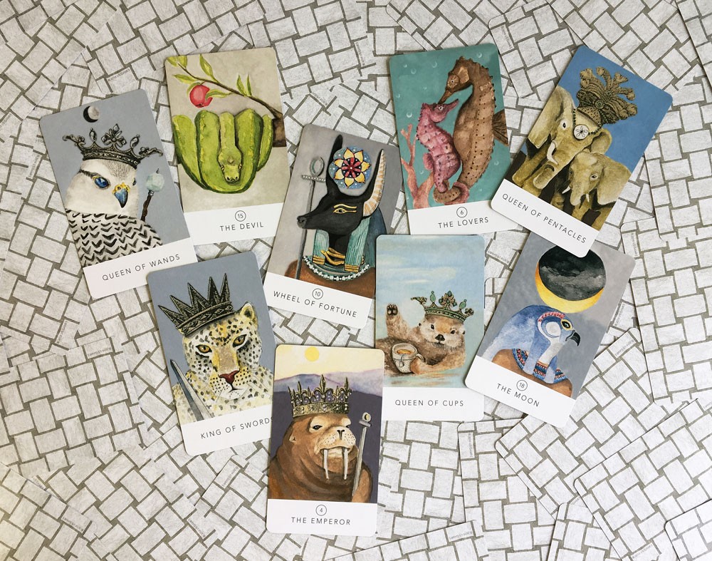 WHITE SAGE TAROT ホワイト・セージ・タロット（缶入