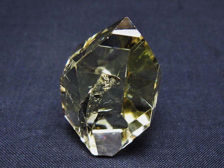 パワーストーン 天然石 虹入り黄水晶(シトリン)原石 t436-3061の説明