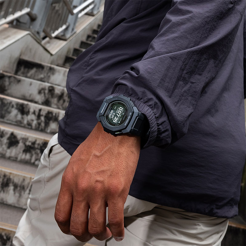 カシオ 腕時計 CASIO 時計 Gショック Gスクワッド G-SHOCK G-SQUAD GBD-300 SERIES ブラック 液晶 男性 メンズ  クォーツ Bluetooth連携 CASIO-GBD-300-1JF