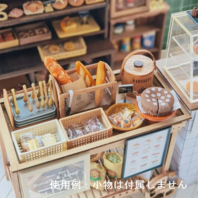 ミニチュア雑貨ひいさま 🥚🖌️🎨🐰 インスターエッグにペイント中🐇 水玉模様の中に隠れ