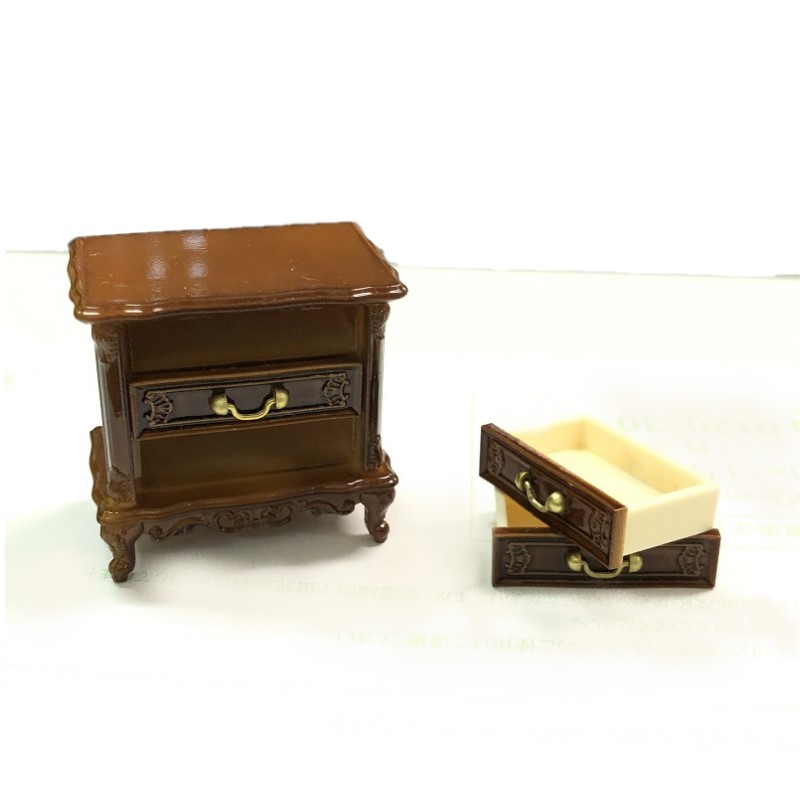 ミニチュア雑貨 アンティーク家具　チェスト