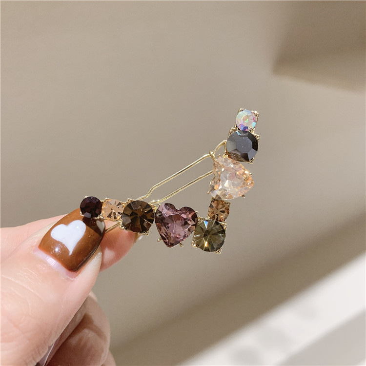 Ｖ字型　ビジューヘアクリップ